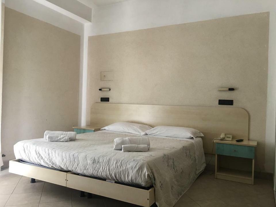 Hotel Saint Tropez Riccione Eksteriør bilde